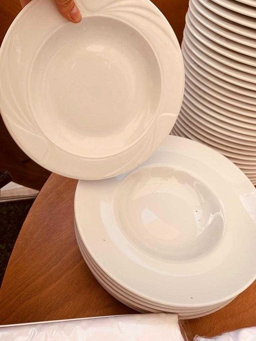 vand vesela si echipamente pentru restaurant