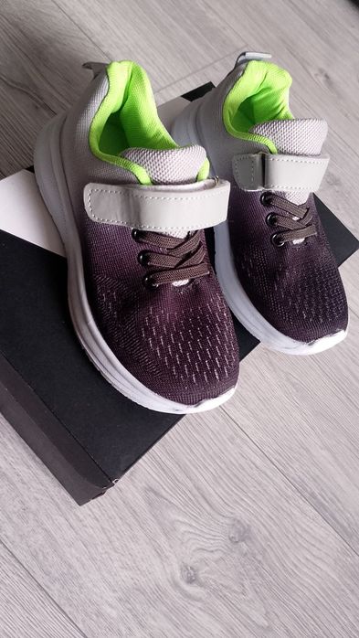 Adidași mărimea 32