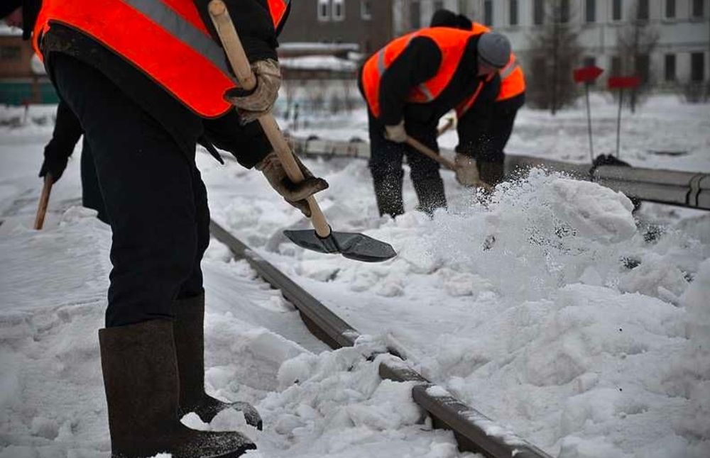 Ручная уборка снега