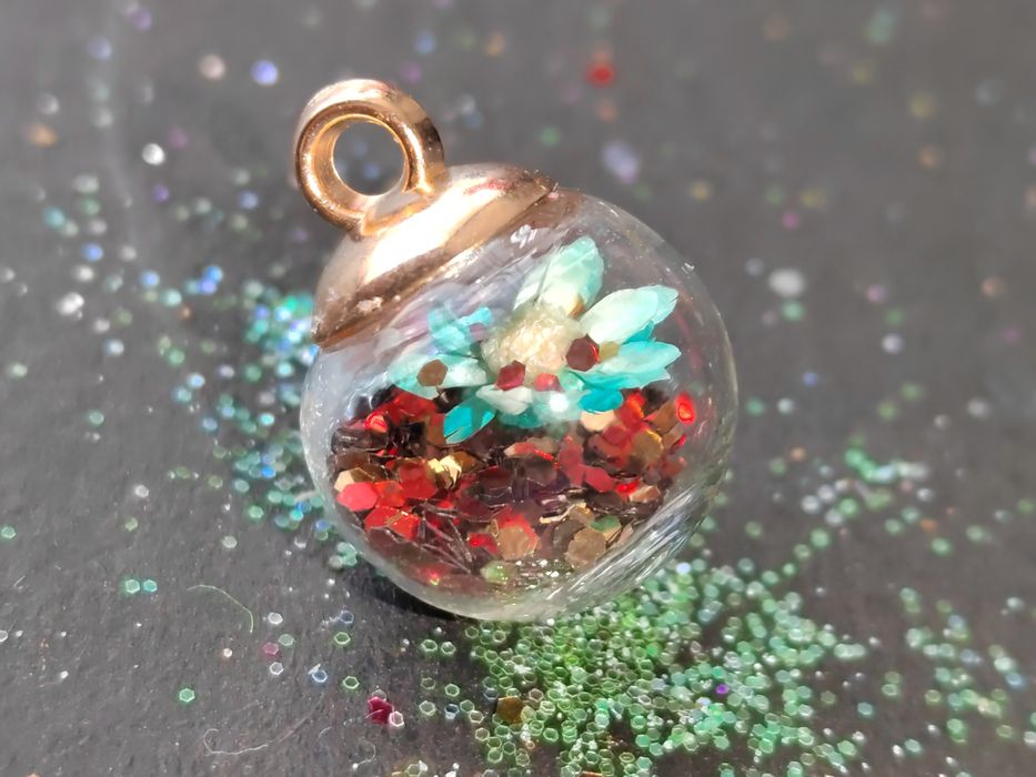 Стъклени топчета с пълнеж за бижута