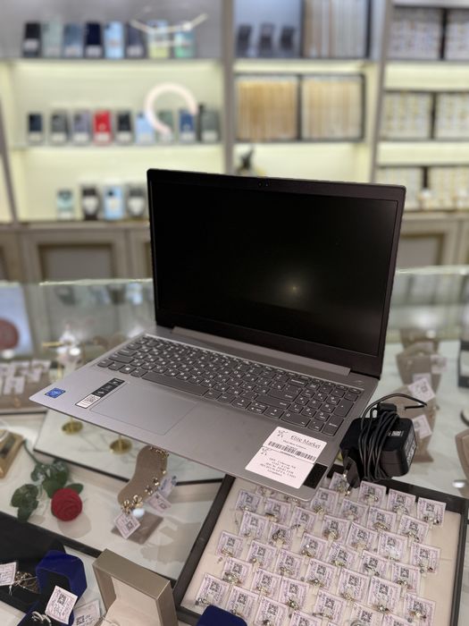 Ноутбук Lenovo.