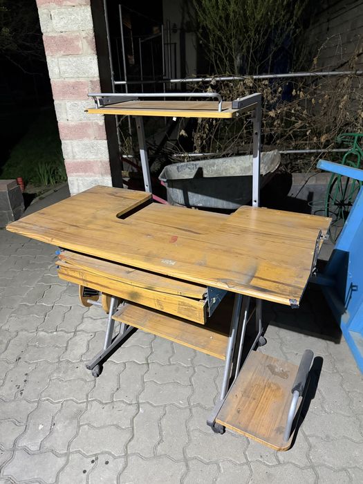 Компьютерный стол даром