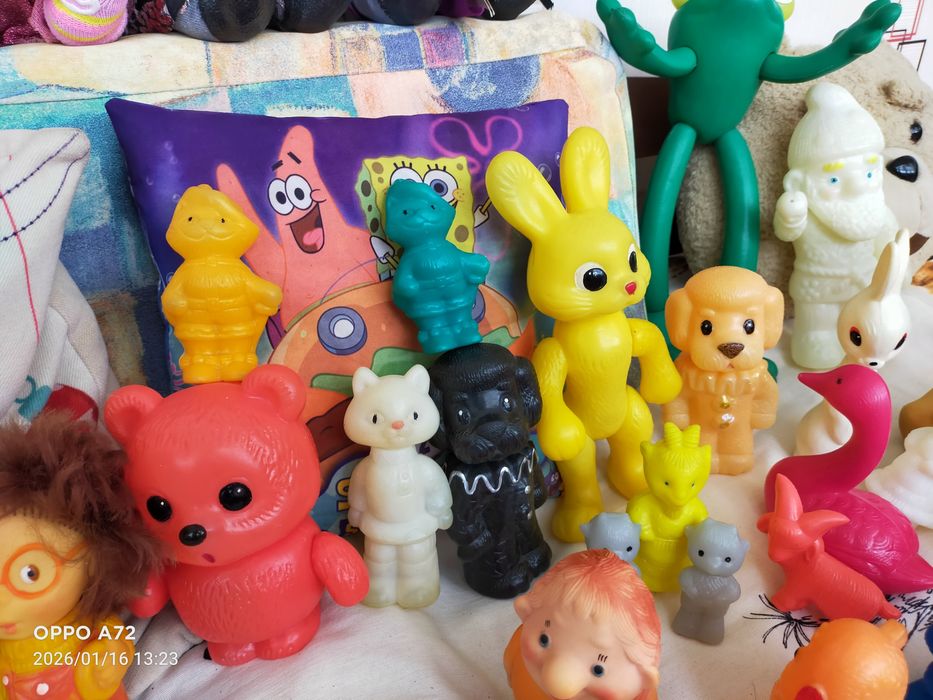 Продам советские  игрушки пластмасс. Листайте.