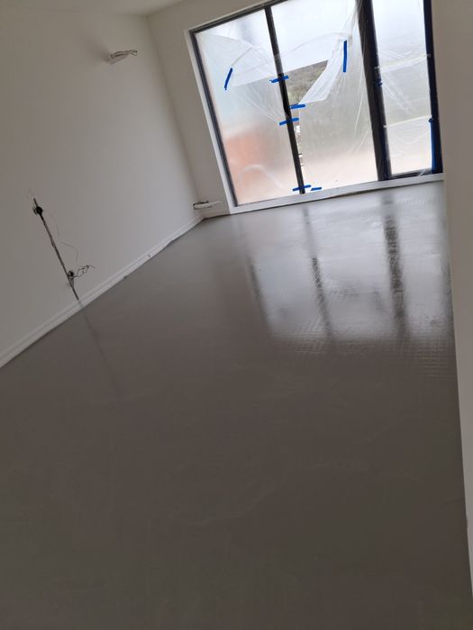 Саморазливна замазка