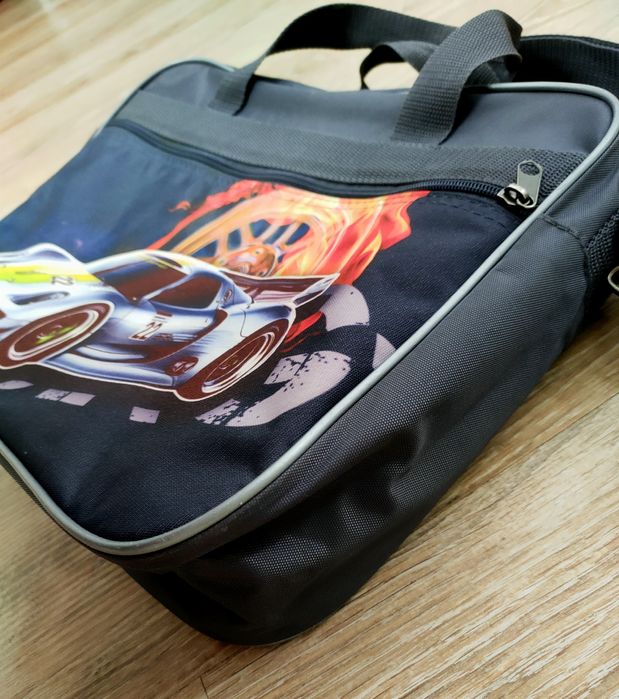 Папка - сумка для канцелярии.