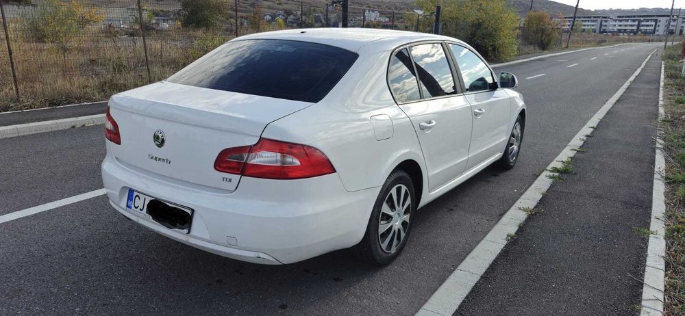 SKODA Superb 2012 — imagine 3