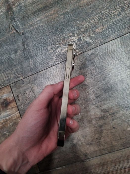 iPhone 14 pro GOLD