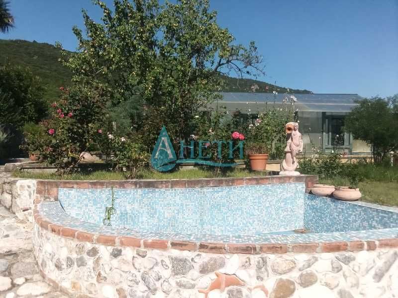 Прекрасно имение 339м2 в Ано Врасна, Паляамбела, Гърция, с поддържан двор 3026м2 с много зеленина