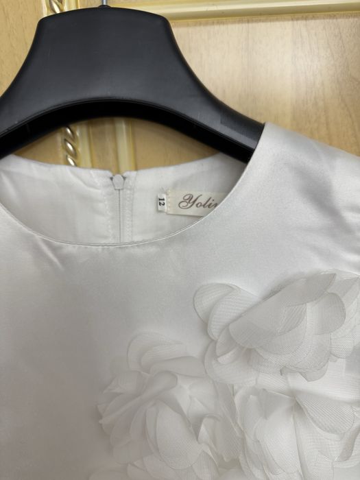 Очень красивое платье на девочку.