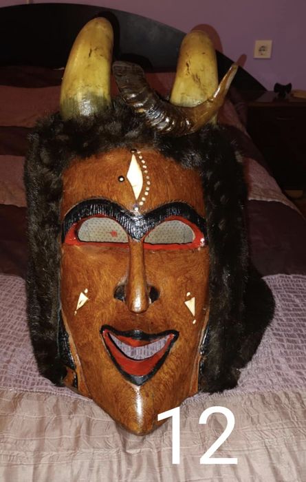 Кукерски маски с рога