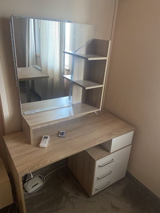 Тоалетка за гримиране