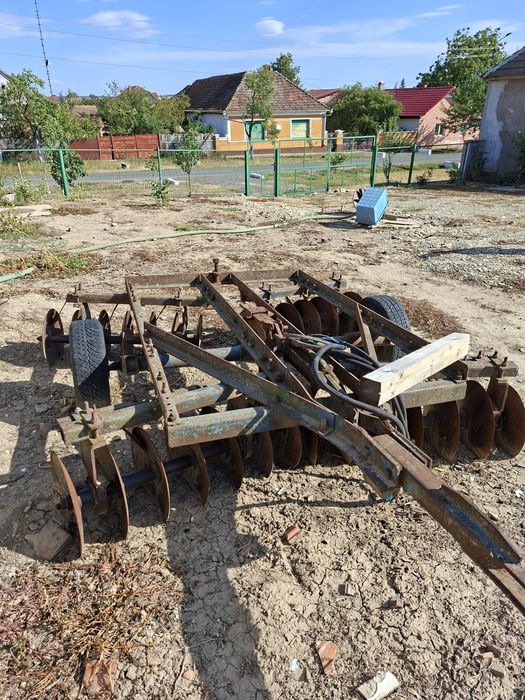 Vând tractor UTB 445 și utilajele aferente lui