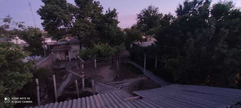 Продаётся дом ( дом на две семье)  в городе Бекабад в ЦемГородке