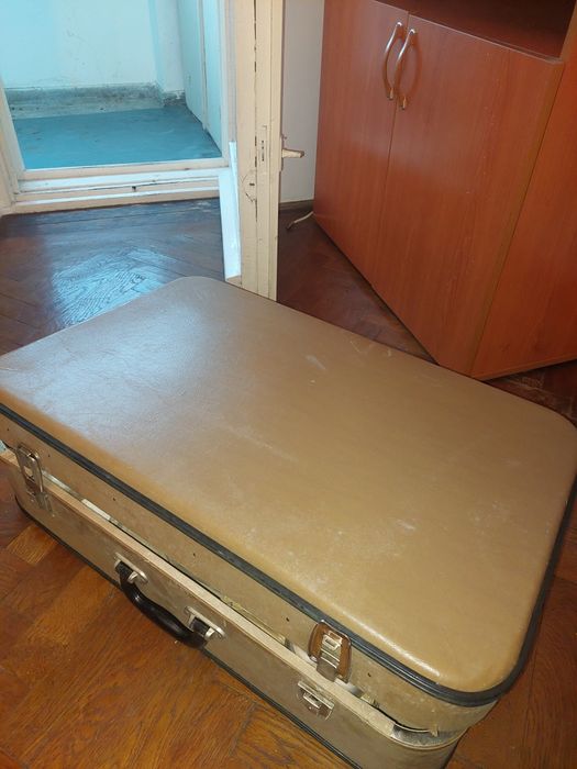 Geamantane vintige de vânzare