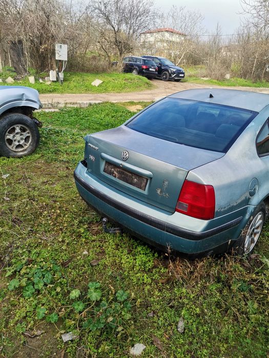 Пасат Б5 ,1.6л 1998 г на части  почти всичко е налично