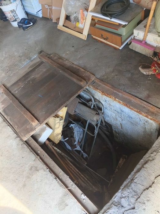 Продам Гараж, чашки-ложки