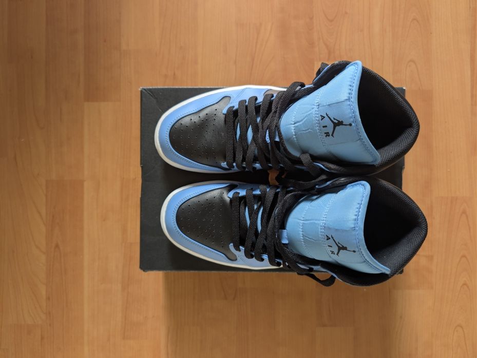 Air Jordan 1 Mid "University Blue Black"