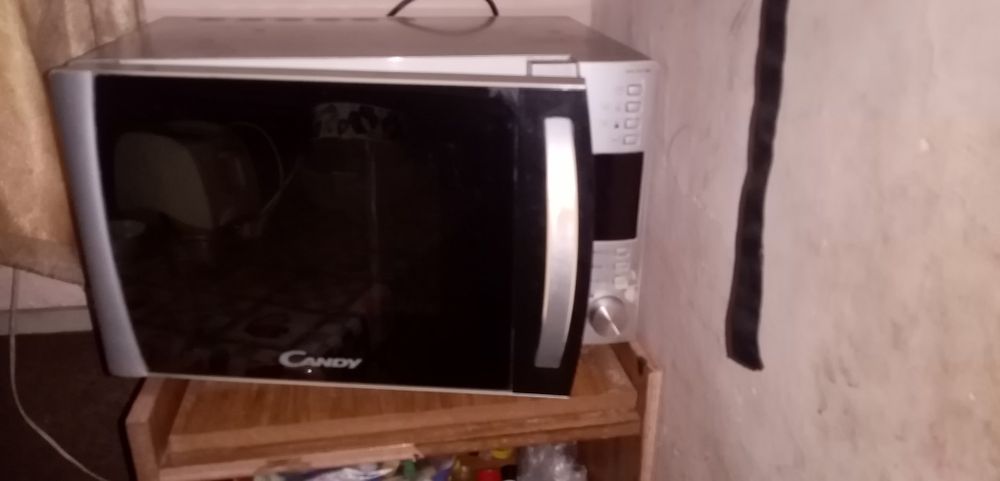 Продаю микроволновую печь бу