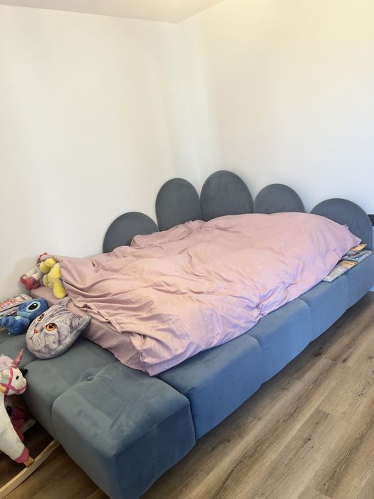 Pat tapitat dormitor