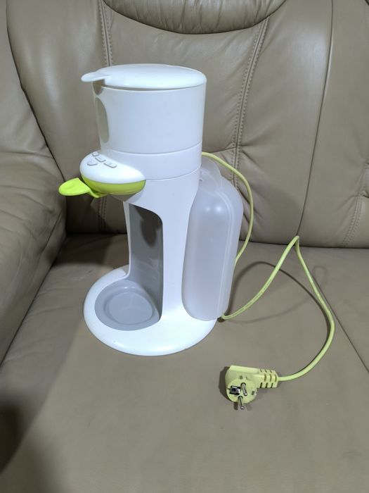 Уред за топлене на вода за адаптирано мляко