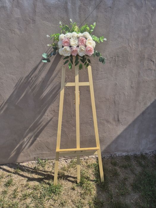 Sevalet cu aranjament pentru nunta