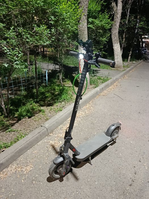 Продам самокат xiaomi scooter elite