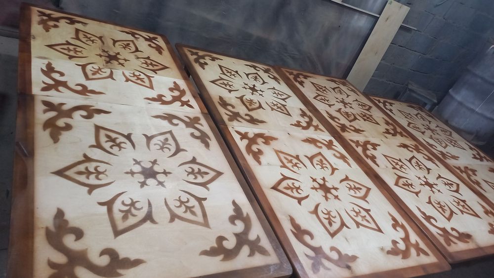 Қазақы квадратны столдар