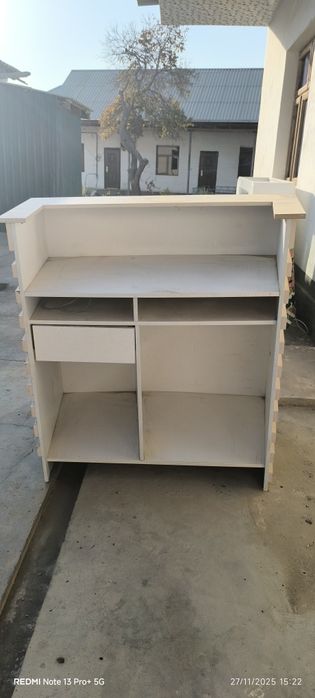 Juda ajoyib baland ish uchun qulay stol