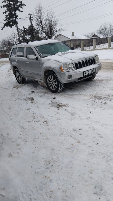 Vând grand cherokee