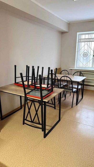 Столы с металлическими ножками