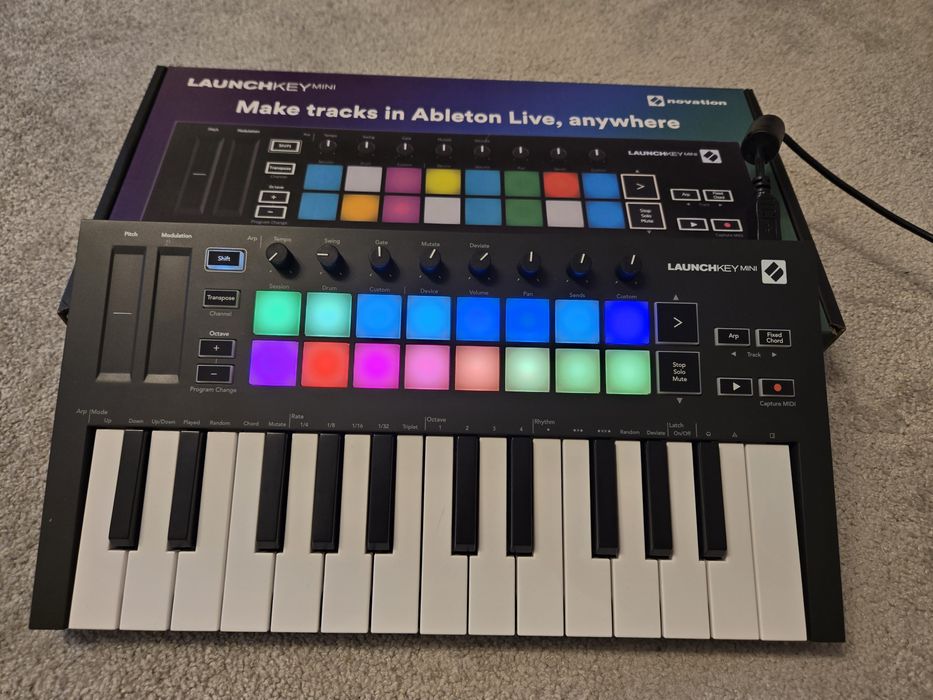 Clapa controller DAW Novation Launchkey Mini 25 mk3