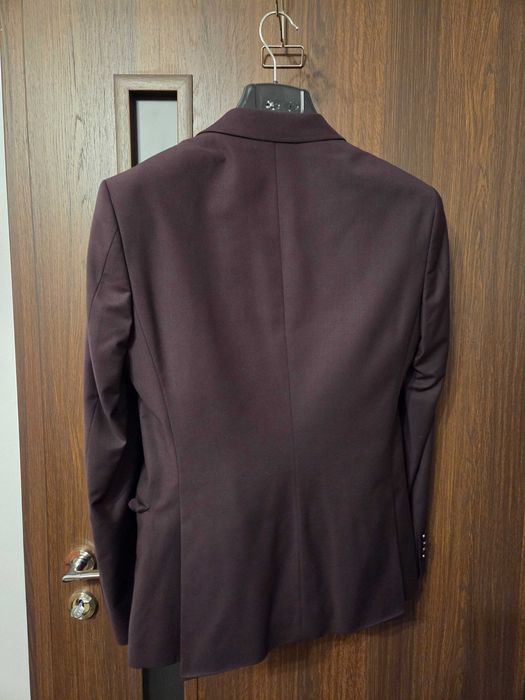 Costum barbati de culoare visinie