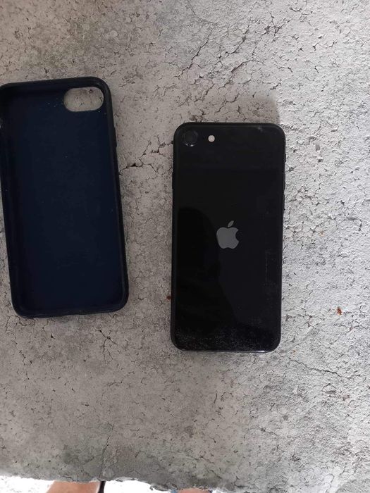 ,,Iphone se ‘’  много запазен здрав телефон