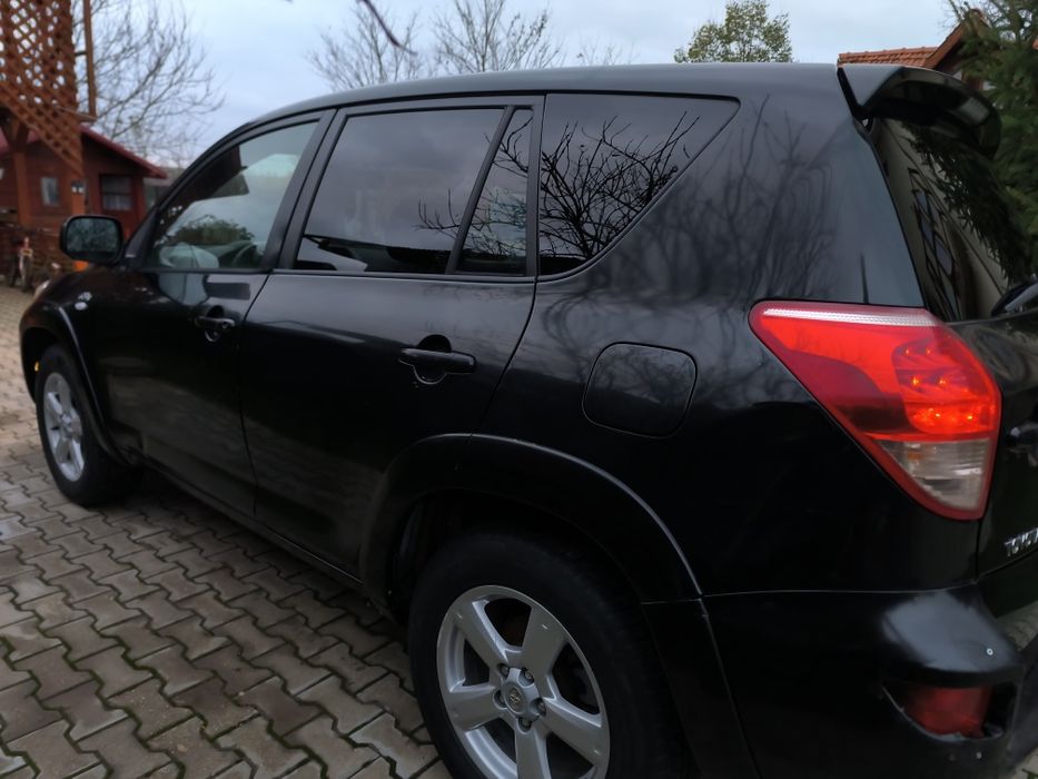 Vând Toyota RAV4