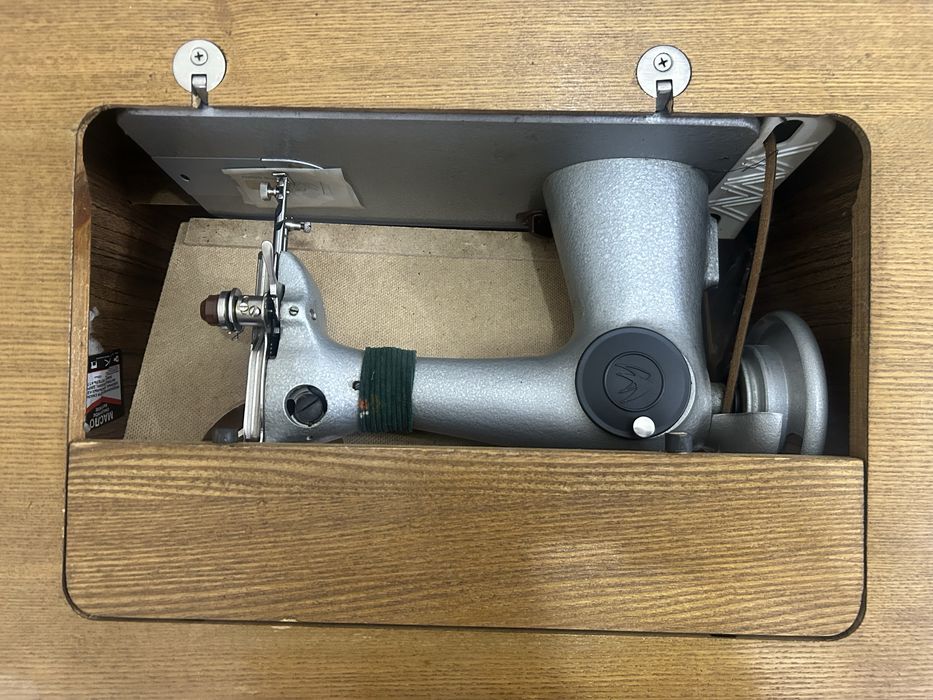 Швейная машина классика.