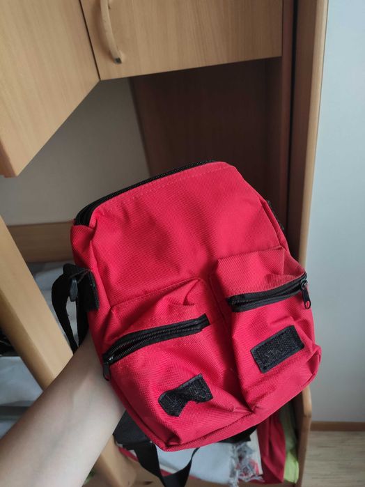 Сумка красная маленькая