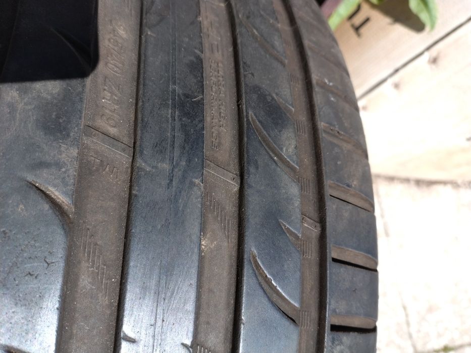 Продавам летни гуми 245/40/R19