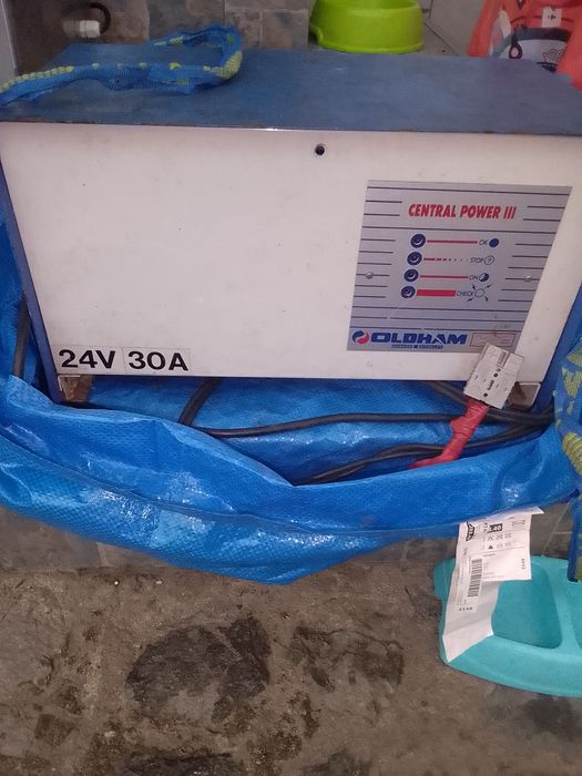 Vând redresor baterii,24 volți -30amperi