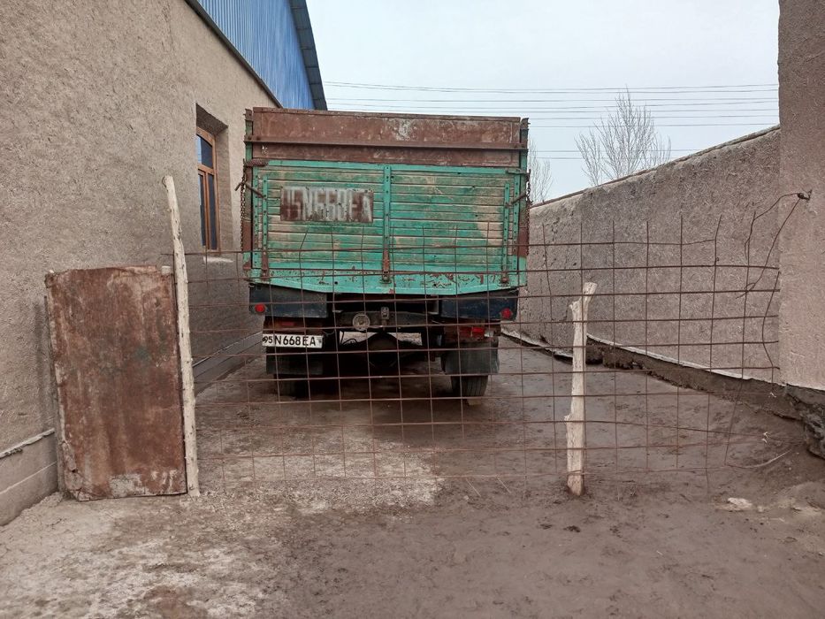 53 mashinasi sotiladi