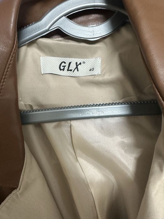 Плащ с кожанными вставками