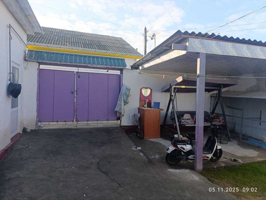 УЙ СОТИЛАДИ 3 соток Ҳамма шароитларига эга 
3 хона