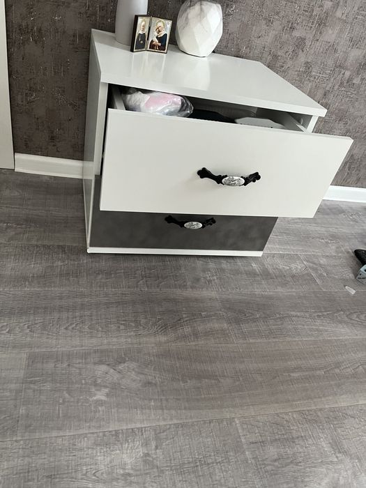 Продам тумбочку прикроватную