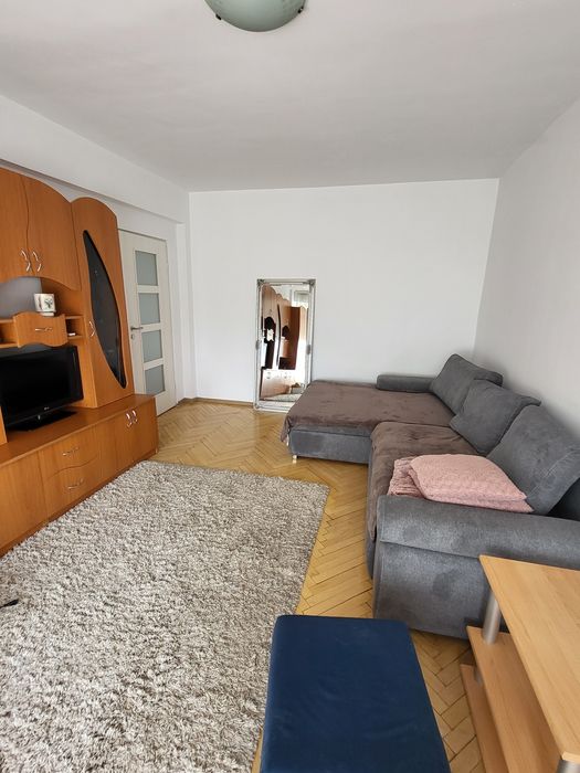 Dau in chirie apartament cu 2 camere