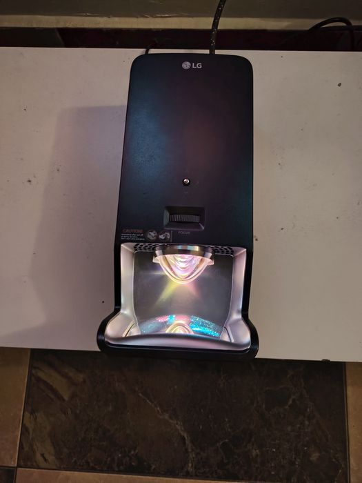 Ултра късофокусен проектор LG Mini Beam ust 4k