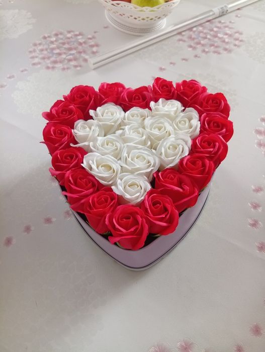 Lumânări de cununie și botez și aranjamente din flori de săpun