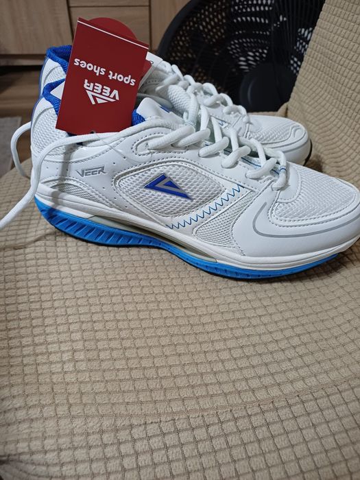 Adidași Veer noi cu 60 lei.