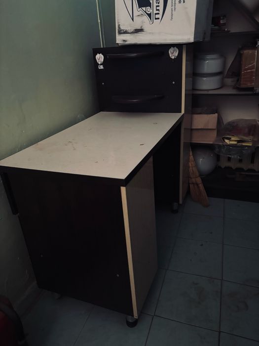 Продам кресло, маникюрный стол
