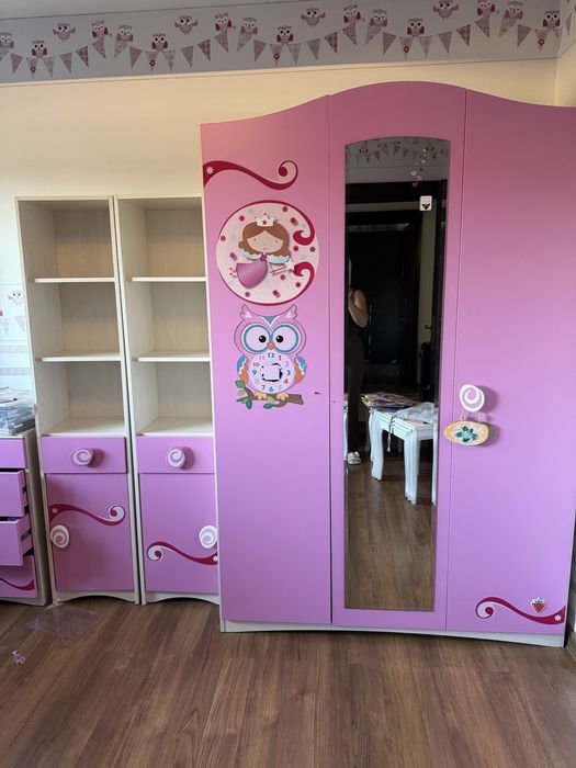 Vand mobila din 5 piese calitate superioara e fscuta la comanda