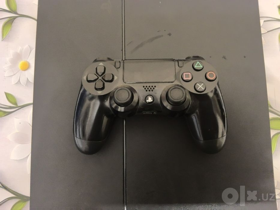 PlayStation 4 на 1tb с джстиком и 6 играми