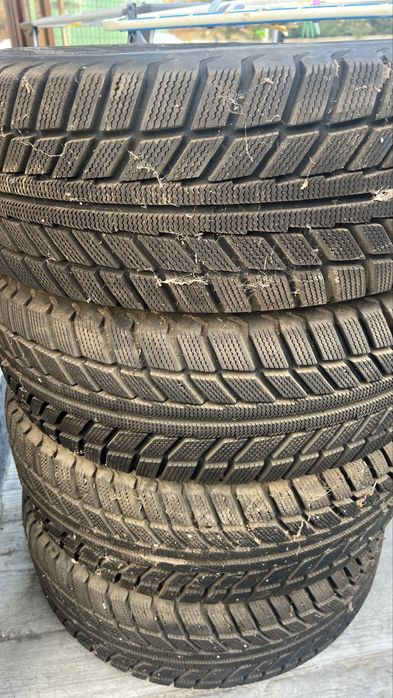 Vind 4 anvelope de iarna, pret:500 lei